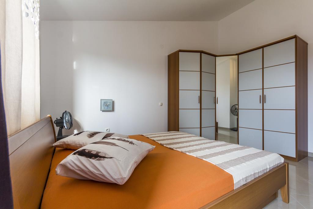 Apartments Gloria Ližnjan Buitenkant foto