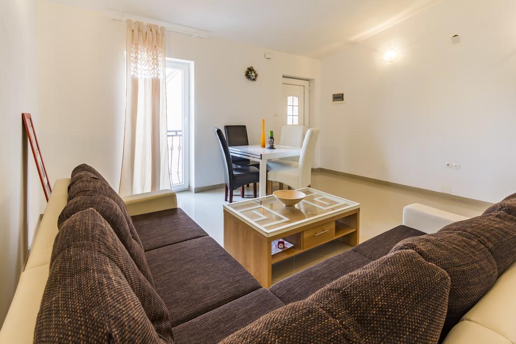 Apartments Gloria Ližnjan Buitenkant foto