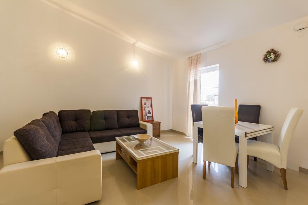 Apartments Gloria Ližnjan Buitenkant foto