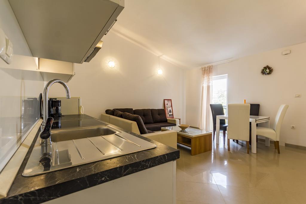 Apartments Gloria Ližnjan Buitenkant foto