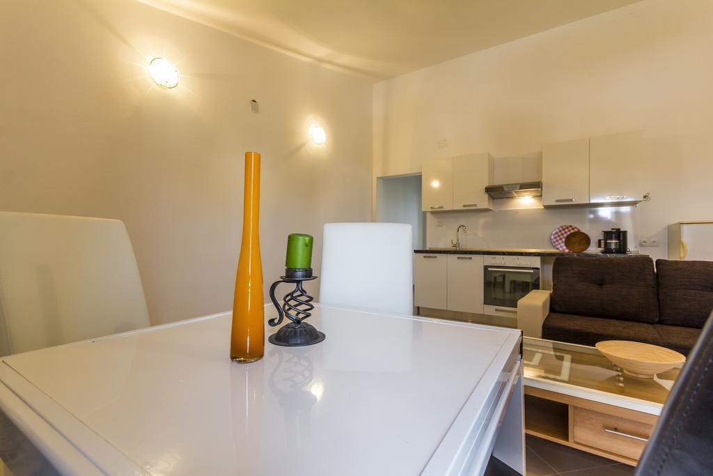 Apartments Gloria Ližnjan Buitenkant foto