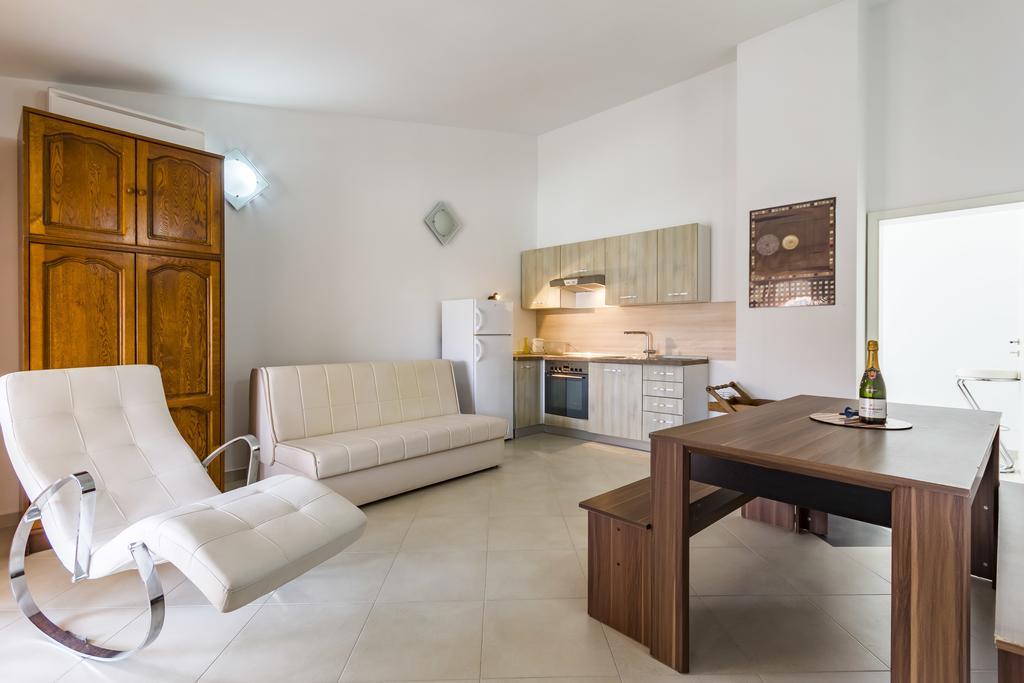 Apartments Gloria Ližnjan Buitenkant foto